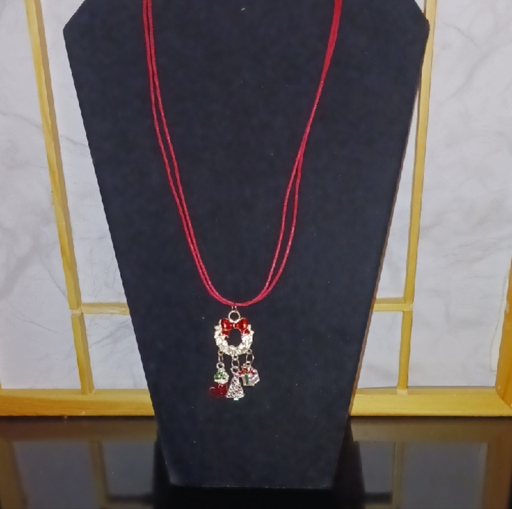 Elegant Red Cord 10"nwot Christmad Pendants Necklace